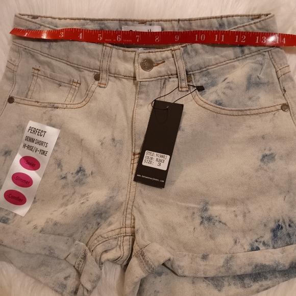 Shorts - Picture 3 of 3